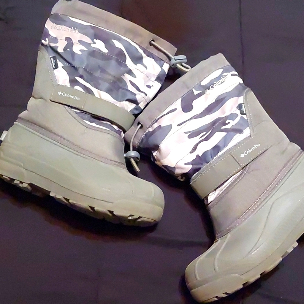 Columbia Gray Camo Winter boots Size 3